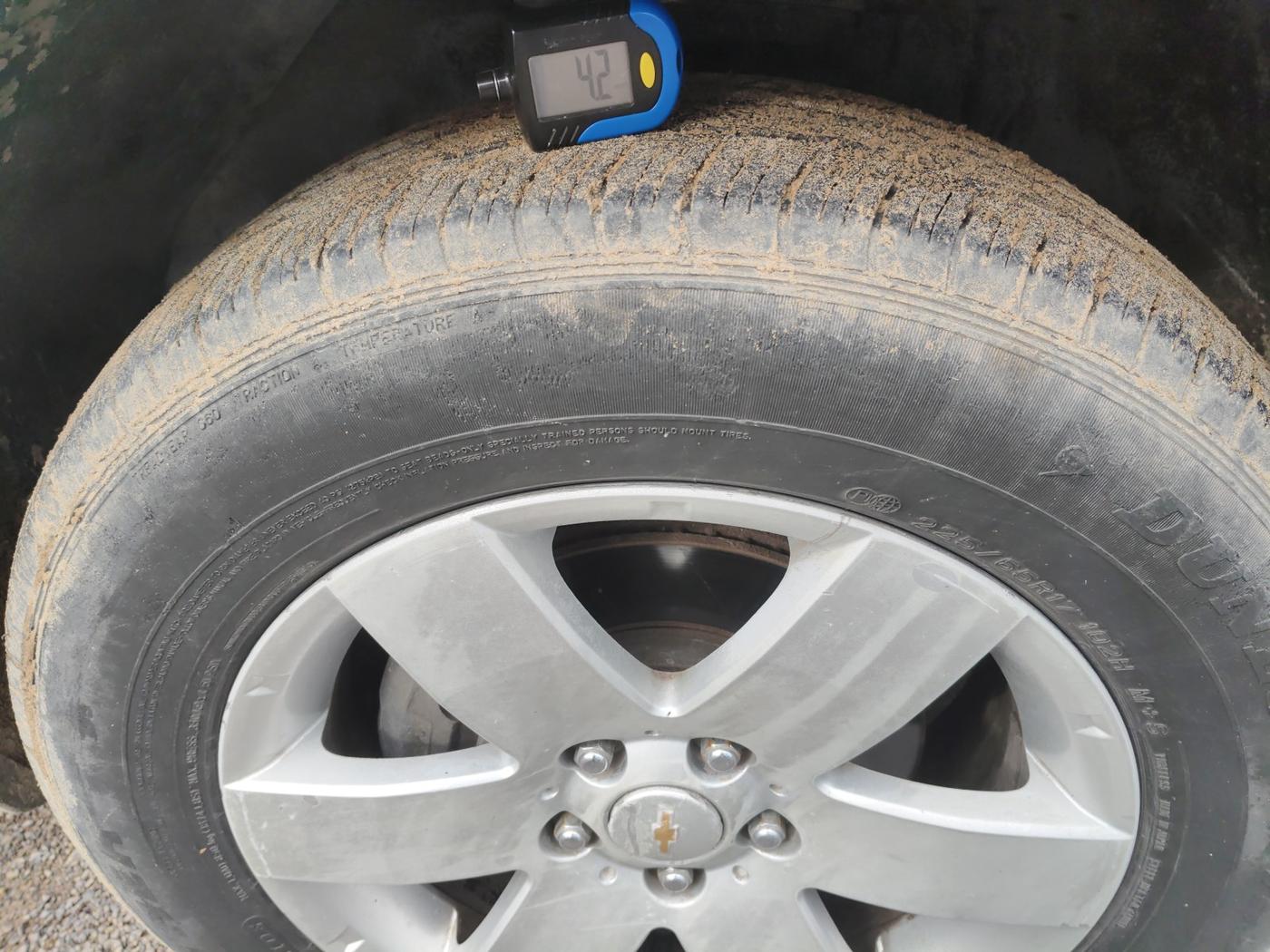 2014 Chevrolet Captiva LT, Diesel, Manual, 1,09,664 km, tyre