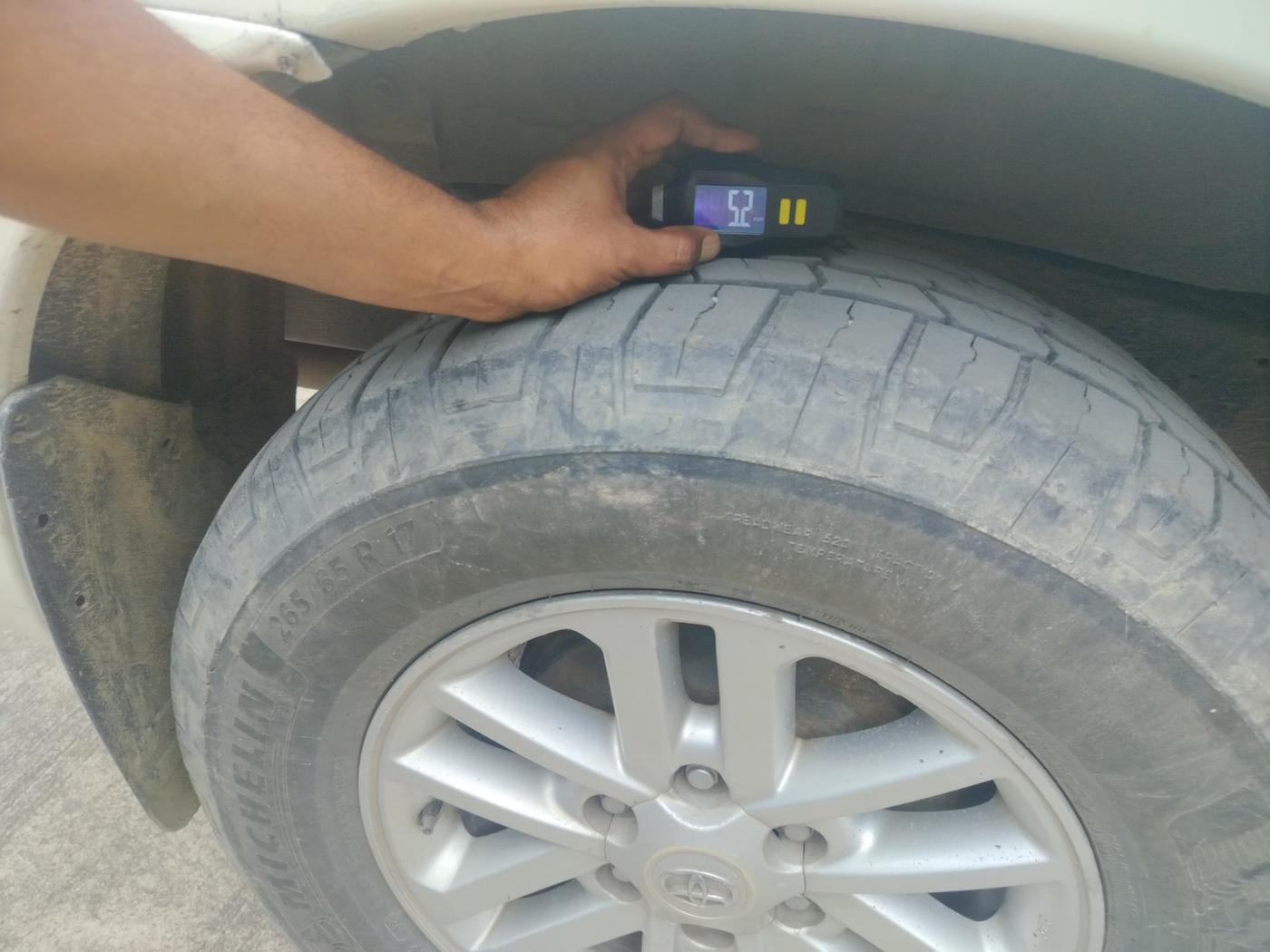 2014 Toyota Fortuner 3.0 4X2 AT, Diesel, Automatic, 3,65,201 km, tyre