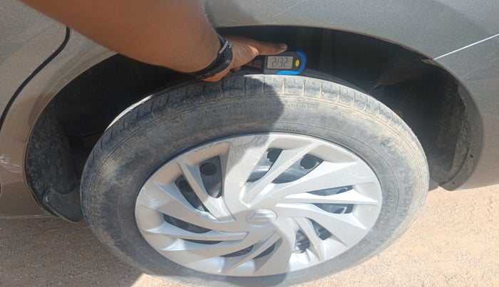 2020 Maruti Ertiga VXI SHVS, Petrol, Manual, 77,820 km, tyre