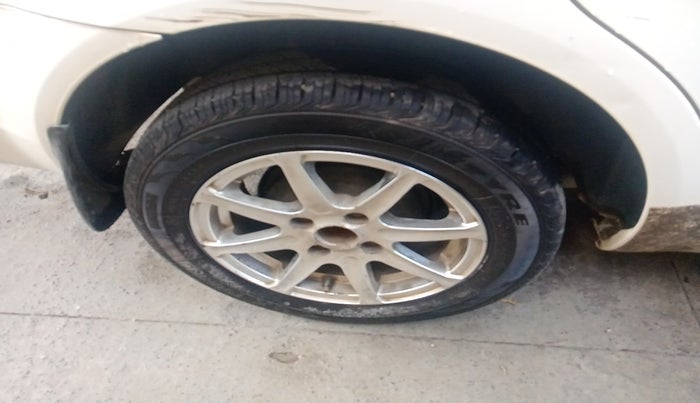2010 Ford Fiesta EXI 1.6 PETROL, Petrol, Manual, 1,15,775 km, tyre