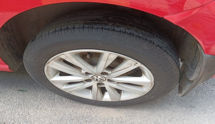 2014 Volkswagen Polo HIGHLINE1.2L, Petrol, Manual, 84,165 km, tyre