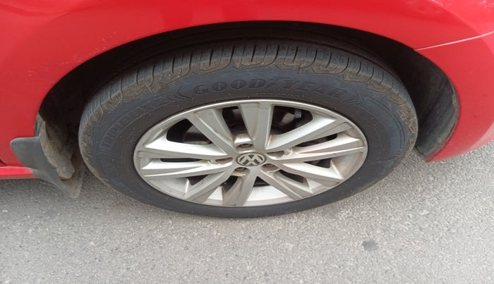 2014 Volkswagen Polo HIGHLINE1.2L, Petrol, Manual, 84,165 km, tyre