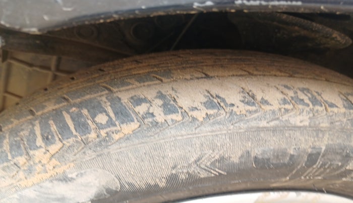 2011 Hyundai Accent EXECUTIVE, Petrol, Manual, 1,92,456 km, tyre