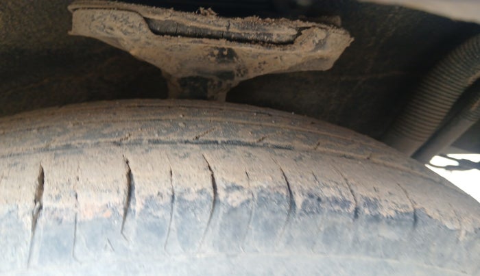 2011 Hyundai Accent EXECUTIVE, Petrol, Manual, 1,92,456 km, tyre