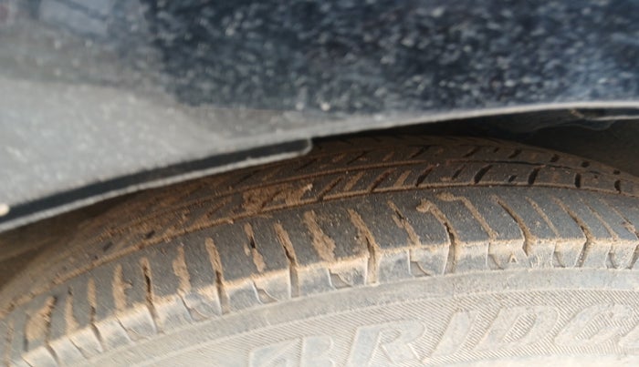 2011 Hyundai Accent EXECUTIVE, Petrol, Manual, 1,92,456 km, tyre