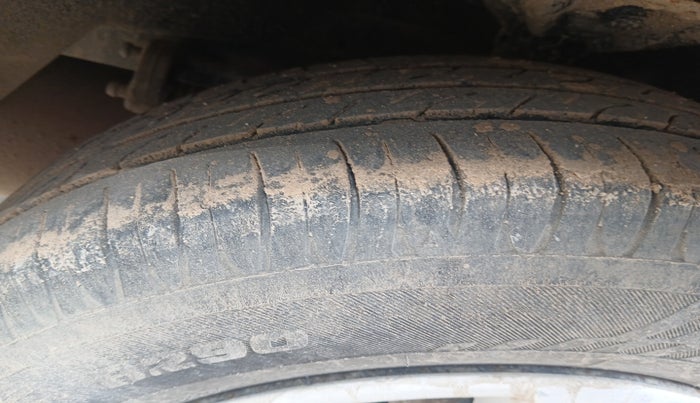 2011 Hyundai Accent EXECUTIVE, Petrol, Manual, 1,92,456 km, tyre