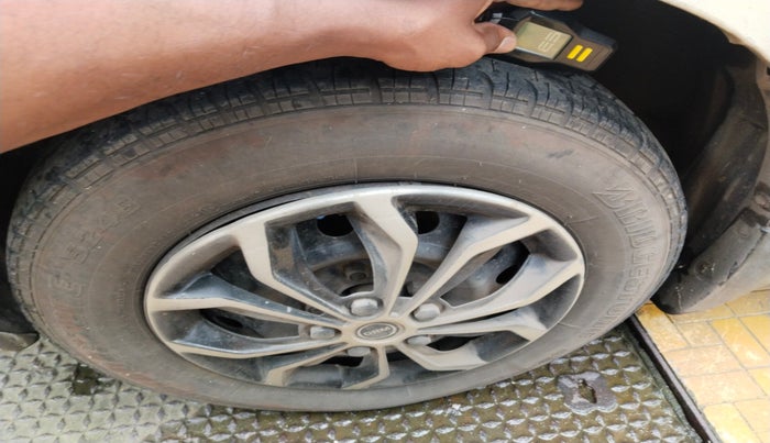 2010 Maruti Swift Dzire VXI, Petrol, Manual, 1,47,419 km, tyre