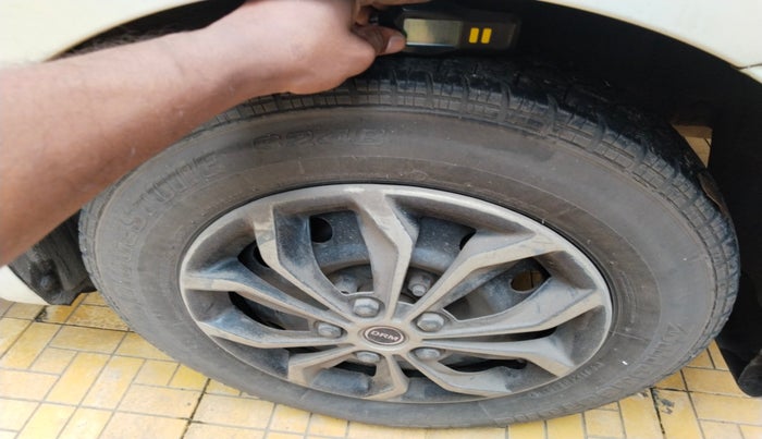 2010 Maruti Swift Dzire VXI, Petrol, Manual, 1,47,419 km, tyre