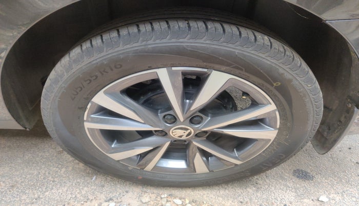 2022 Skoda SLAVIA STYLE 1.5L TSI MT, Petrol, Manual, 23,615 km, tyre
