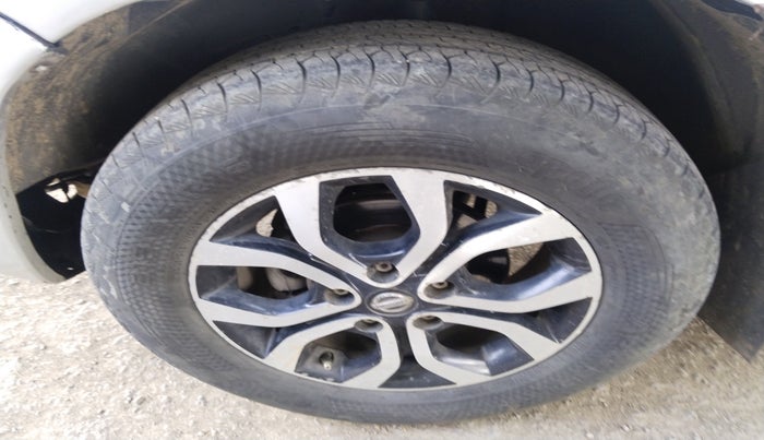 2013 Nissan Terrano XL (D), Diesel, Manual, 1,23,872 km, tyre