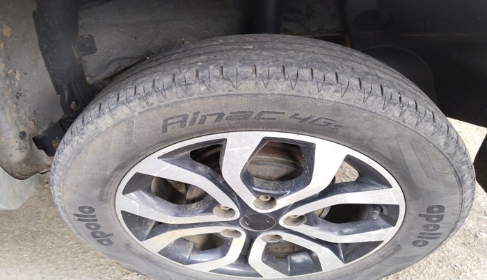 2013 Nissan Terrano XL (D), Diesel, Manual, 1,23,872 km, tyre