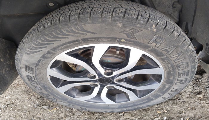 2013 Nissan Terrano XL (D), Diesel, Manual, 1,23,872 km, tyre