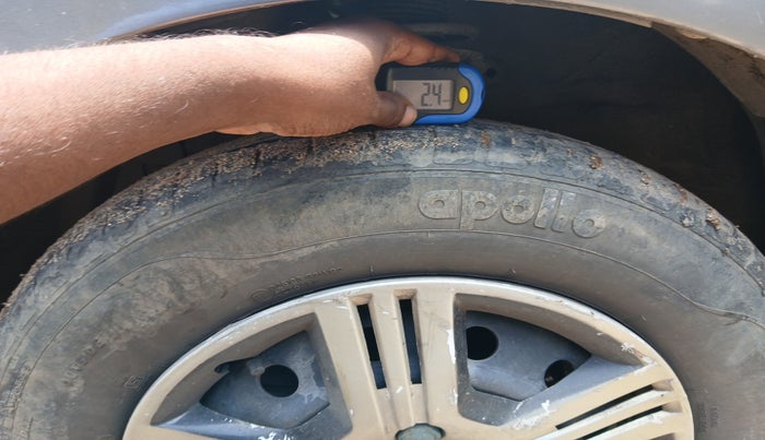 2013 Maruti Swift VXI, Petrol, Manual, 97,000 km, tyre