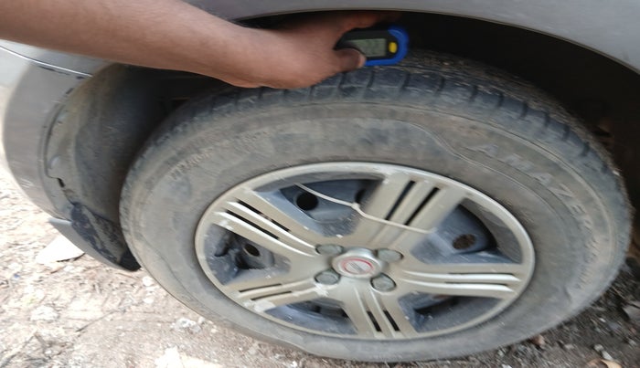 2013 Maruti Swift VXI, Petrol, Manual, 97,000 km, tyre