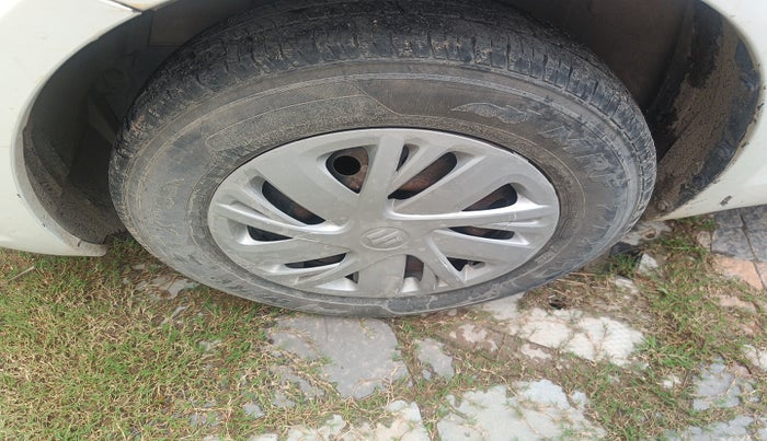 2015 Maruti Swift VXI, Petrol, Manual, 94,456 km, tyre