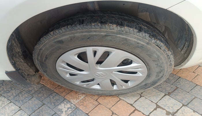 2015 Maruti Swift VXI, Petrol, Manual, 94,456 km, tyre