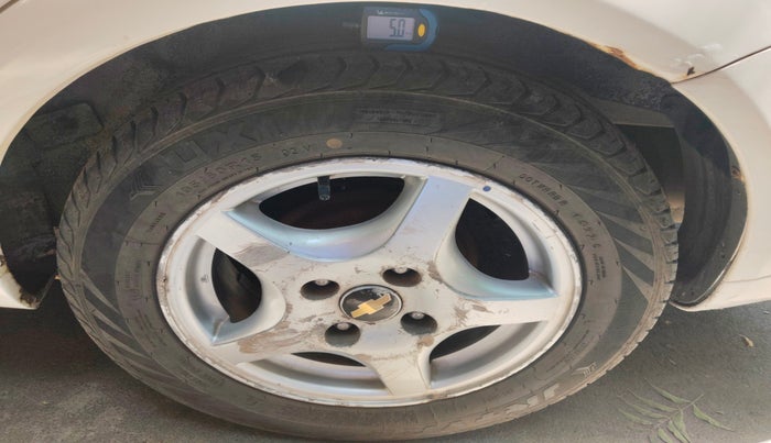2011 Chevrolet Optra Magnum LS 1.6, Petrol, Manual, 1,04,797 km, tyre