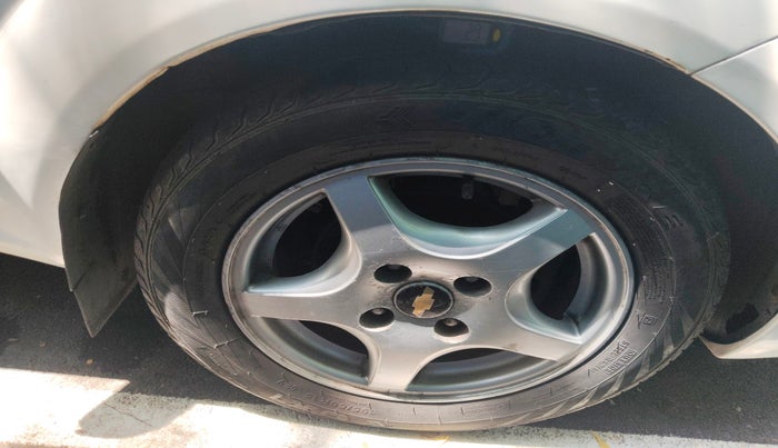 2011 Chevrolet Optra Magnum LS 1.6, Petrol, Manual, 1,04,797 km, tyre