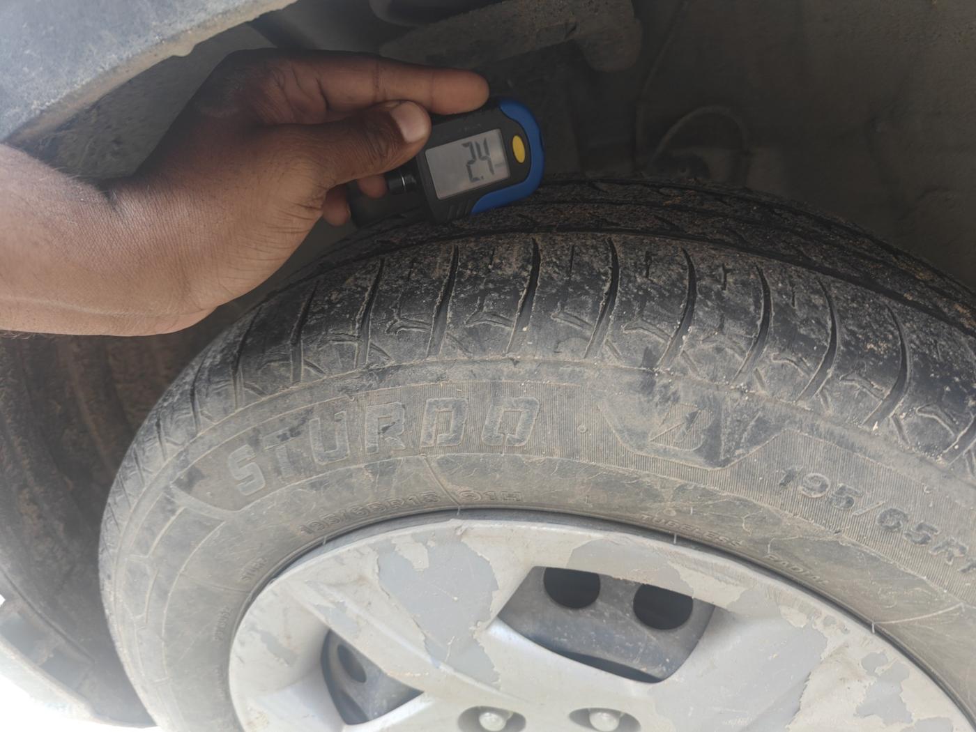 2021 Hyundai VENUE S+ 1.2, Petrol, Manual, 1,30,000 km, tyre