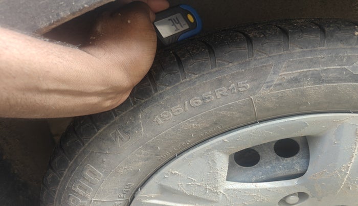 2021 Hyundai VENUE S+ 1.2, Petrol, Manual, 1,30,000 km, tyre