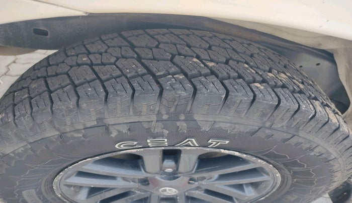2015 Toyota Fortuner 3.0 4X2 AT, Diesel, Automatic, 2,92,718 km, tyre