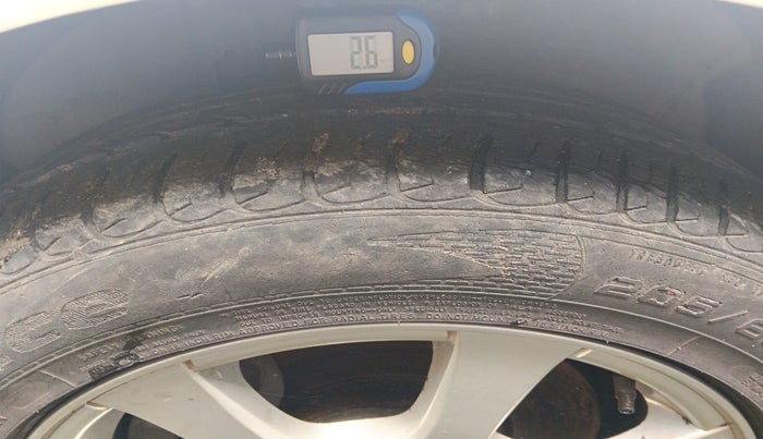 2010 Chevrolet Cruze LTZ, Diesel, Manual, 1,10,164 km, tyre