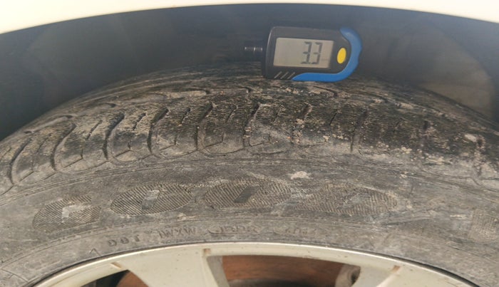 2010 Chevrolet Cruze LTZ, Diesel, Manual, 1,10,164 km, tyre