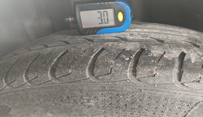 2010 Chevrolet Cruze LTZ, Diesel, Manual, 1,10,164 km, tyre