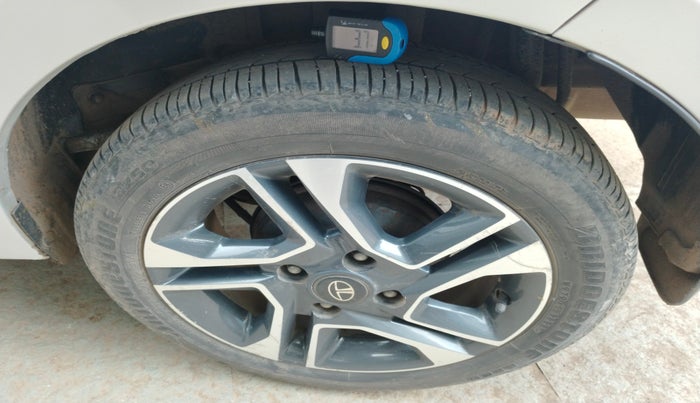2017 Tata Tiago XZ PETROL, Petrol, Manual, 75,383 km, tyre