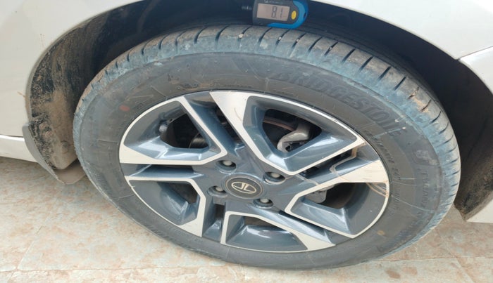 2017 Tata Tiago XZ PETROL, Petrol, Manual, 75,383 km, tyre
