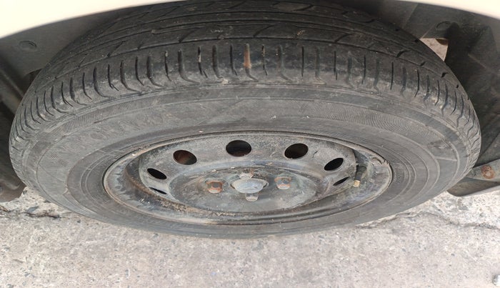 2010 Maruti Swift Dzire VXI, Petrol, Manual, 85,000 km, tyre