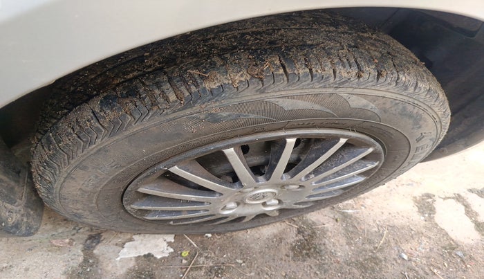 2010 Maruti Swift Dzire VXI, Petrol, Manual, 85,000 km, tyre