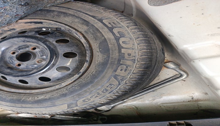 2010 Maruti Swift Dzire VXI, Petrol, Manual, 85,000 km, tyre