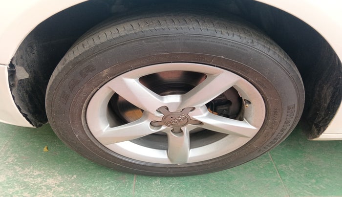2013 Audi A4 2.0 TDI, Diesel, Automatic, 1,06,539 km, tyre