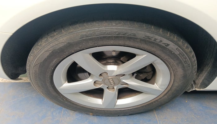 2013 Audi A4 2.0 TDI, Diesel, Automatic, 1,06,539 km, tyre