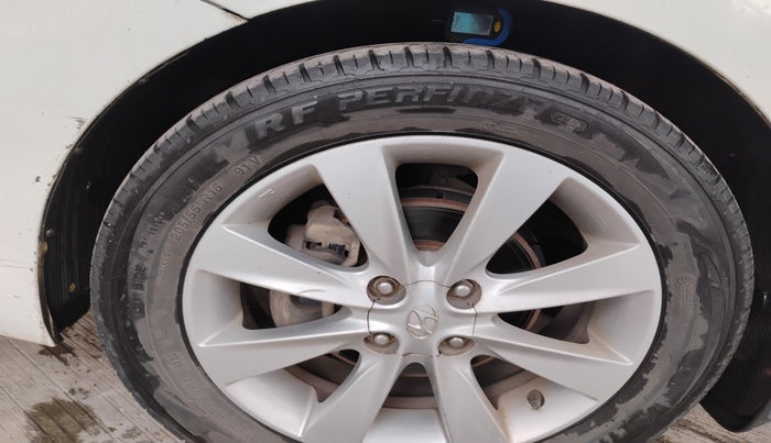2012 Hyundai Verna FLUIDIC 1.6 VTVT SX, Petrol, Manual, 76,888 km, tyre