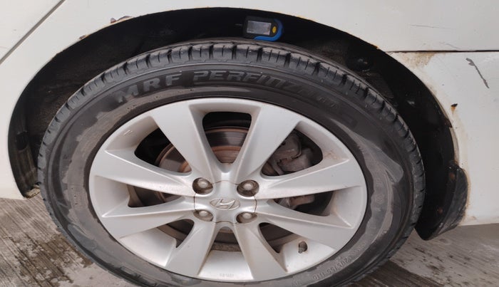 2012 Hyundai Verna FLUIDIC 1.6 VTVT SX, Petrol, Manual, 76,888 km, tyre