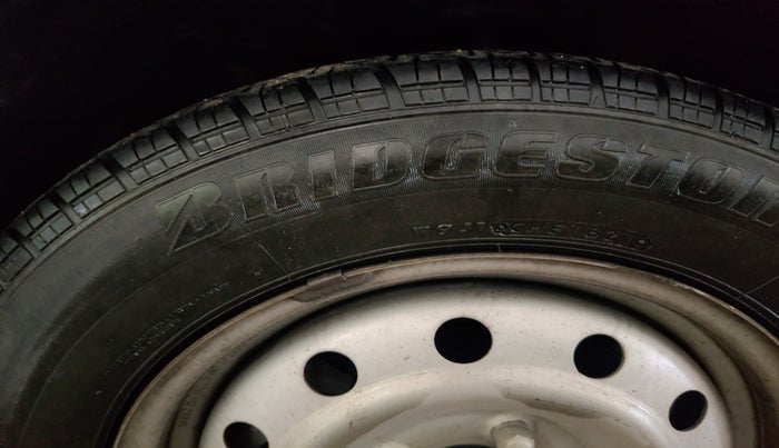 2015 Maruti Swift Dzire LXI, Petrol, Manual, 1,01,315 km, tyre