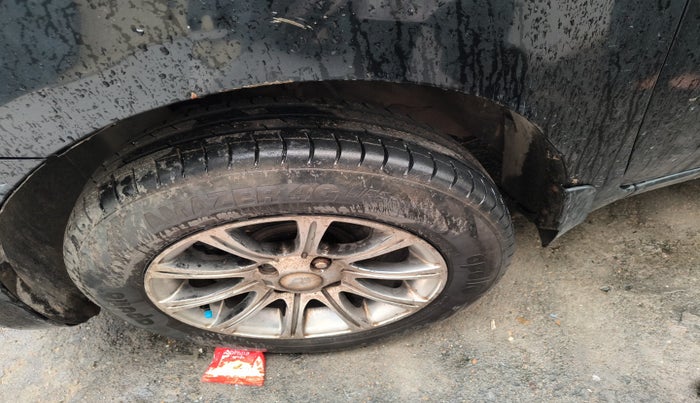 2011 Nissan Micra XV DIESEL, Diesel, Manual, 10,60,501 km, tyre