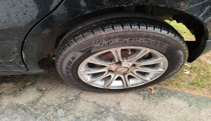 2011 Nissan Micra XV DIESEL, Diesel, Manual, 10,60,501 km, tyre