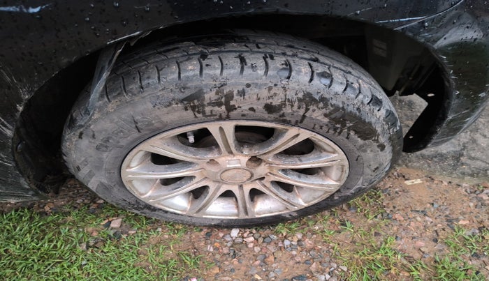 2011 Nissan Micra XV DIESEL, Diesel, Manual, 10,60,501 km, tyre