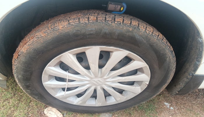 2013 Maruti Swift VXI, Petrol, Manual, 90,246 km, tyre