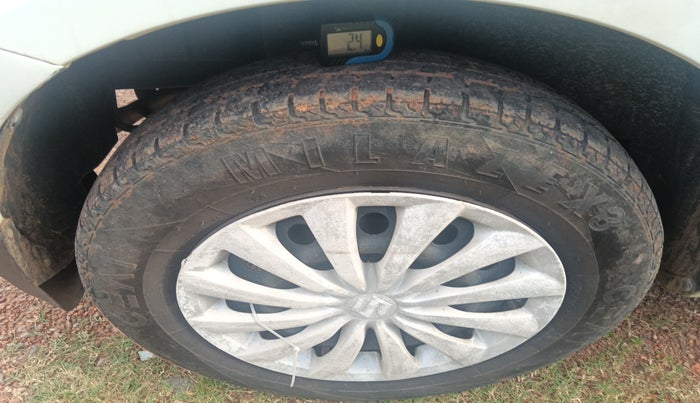 2013 Maruti Swift VXI, Petrol, Manual, 90,246 km, tyre