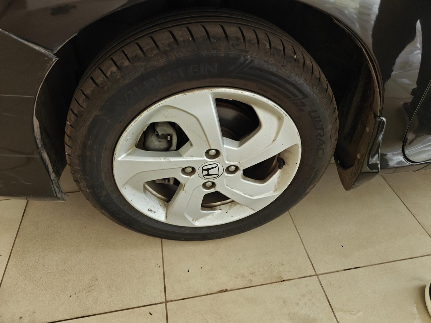 2014 Honda City 1.5L I-VTEC V MT, Petrol, Manual, 1,49,567 km, tyre