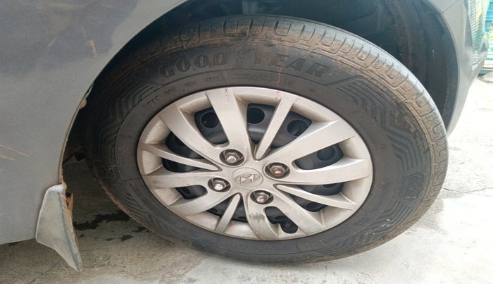 2014 Hyundai i10 SPORTZ 1.1, Petrol, Manual, 63,824 km, tyre