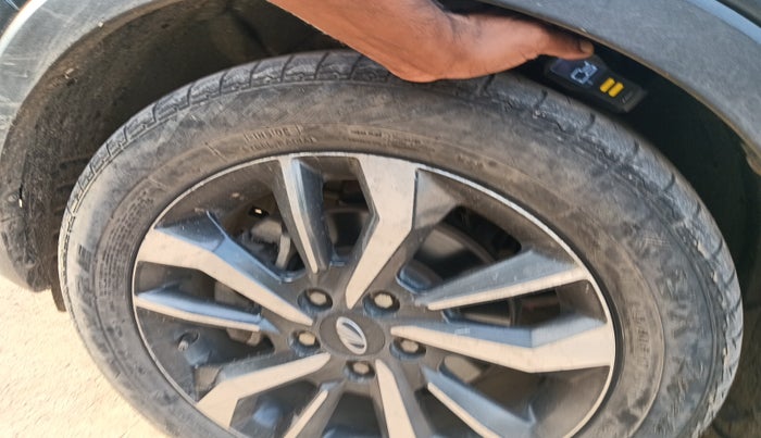 2020 Mahindra XUV300 W8 (O) 1.2 PETROL, Petrol, Manual, 72,806 km, tyre
