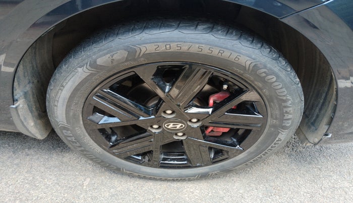 2023 Hyundai Verna SX (O) 1.5 TURBO PETROL DCT, Petrol, Automatic, 15,174 km, tyre