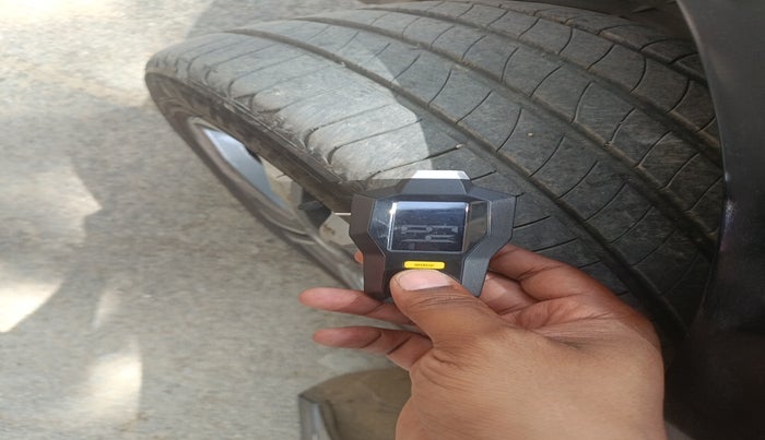 2013 Mercedes Benz E Class E 250 CDI AVANTGARDE, Diesel, Automatic, 1,19,819 km, tyre