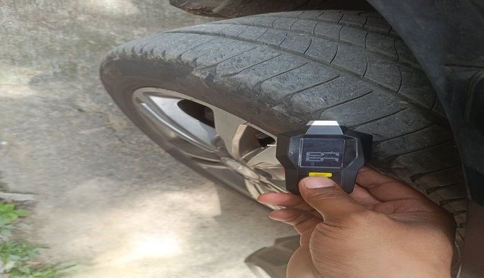 2013 Mercedes Benz E Class E 250 CDI AVANTGARDE, Diesel, Automatic, 1,19,819 km, tyre