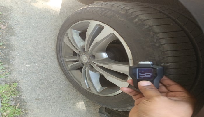 2013 Mercedes Benz E Class E 250 CDI AVANTGARDE, Diesel, Automatic, 1,19,819 km, tyre